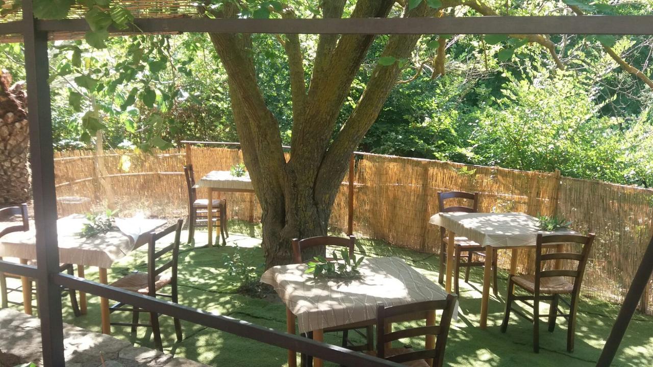 ポリッツィ・ジェネローザ Agriturismo La Sorgente Delle Madonieヴィラ エクステリア 写真